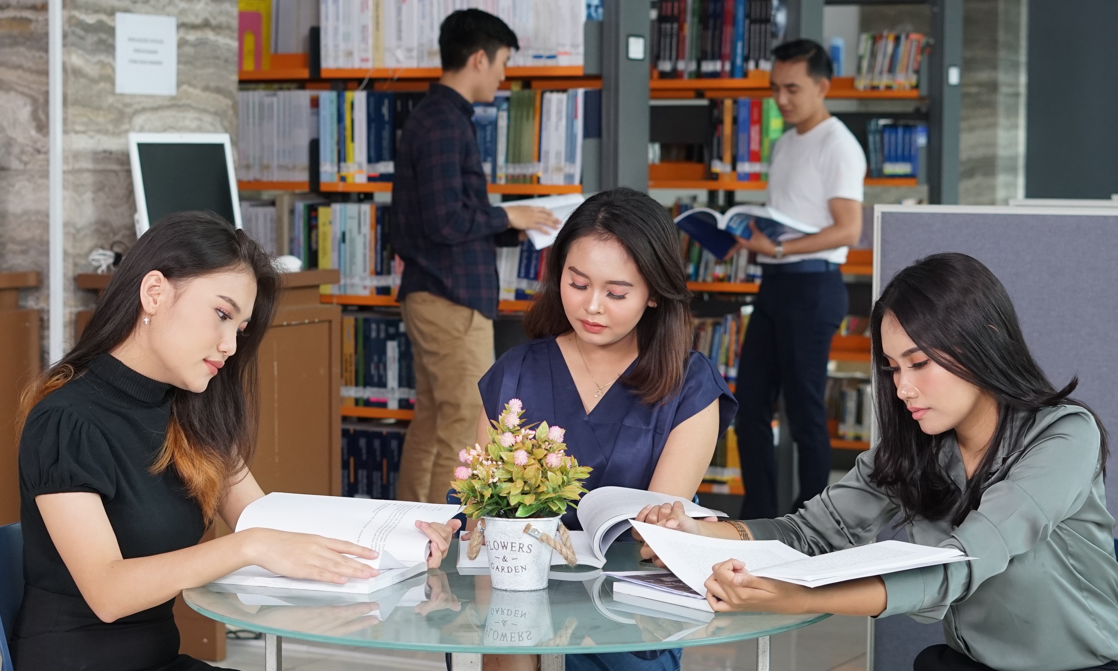 E-Library dan Repository Universitas Nusa Mandiri: Dukungan Mahasiswa dalam Penyelesaian Skripsi