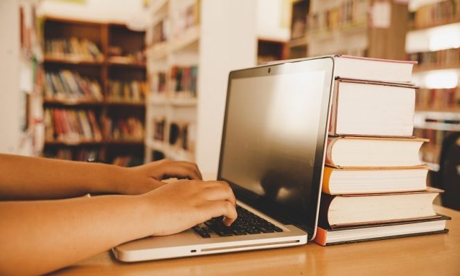 Perpustakaan UNM Perkuat Peran Literasi Informasi Mahasiswa di Tengah Maraknya Hoaks Digital